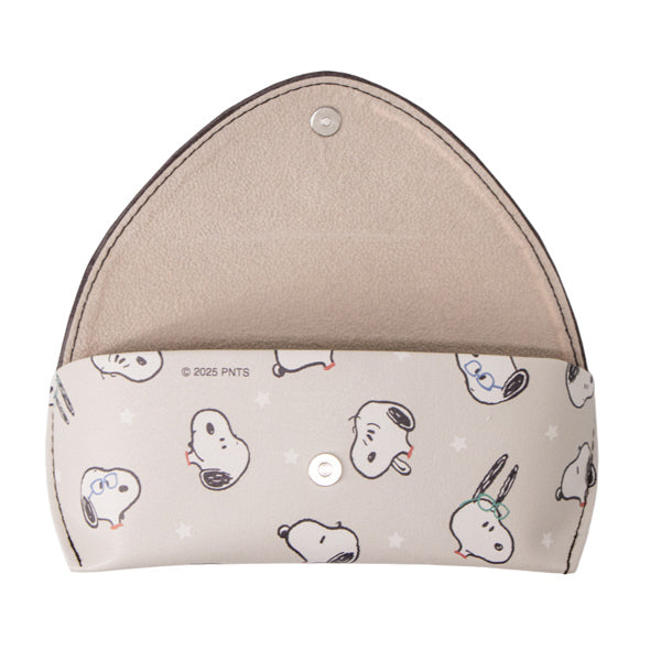 スヌーピー クロス付フラップメガネケース (put on glasses)