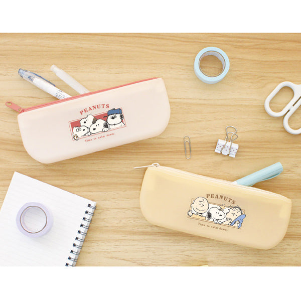 スヌーピー SOFUTTO シリコーンペンケース
