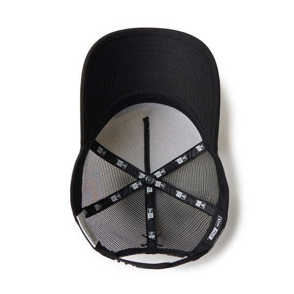 PEANUTS NEW ERA キャップ（GF 940AFTR PEANUTS BOX CRM BLK 261 / クロームホワイト/ブラック）